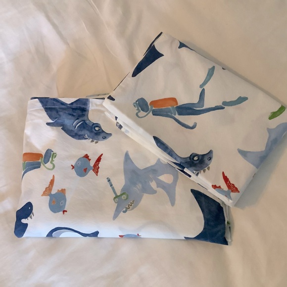 RARE POTTERY BARN KIDS Sharks Toddler Flat Sheet & Toddler Pillow Case. - Picture 1 of 7